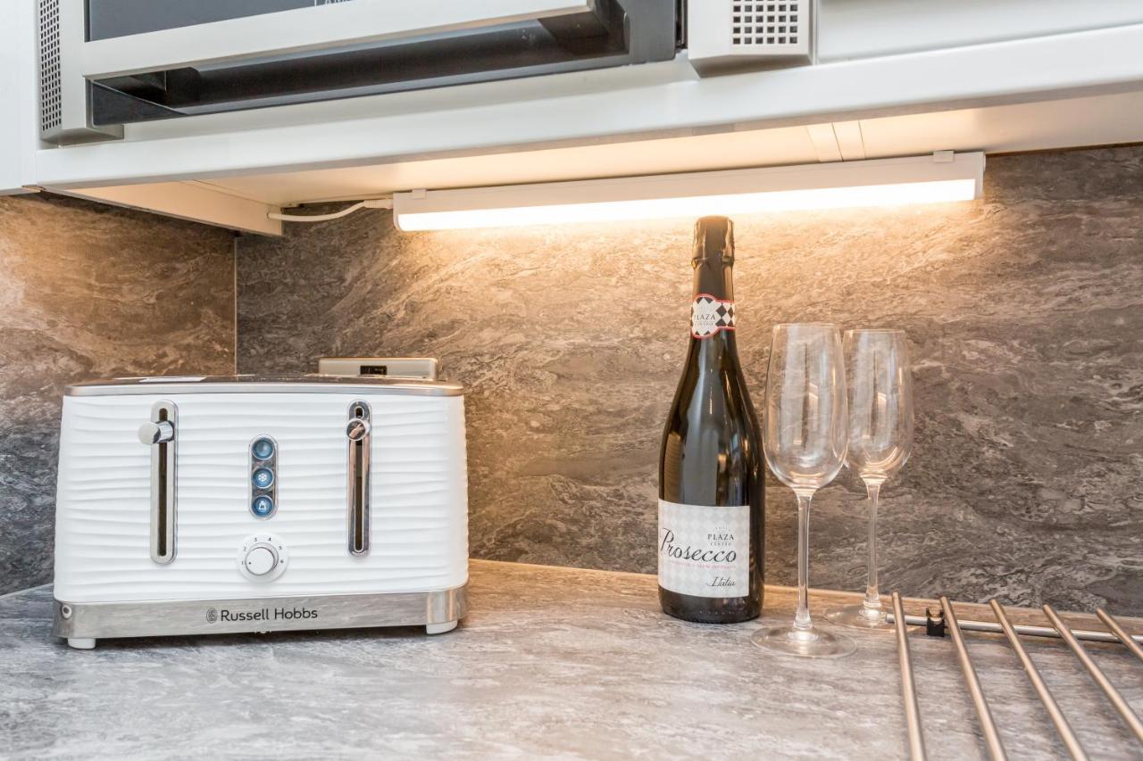 Modern Mews House With Free Parking Space, And Patio By Huluki Sussex Stays Brighton Ngoại thất bức ảnh